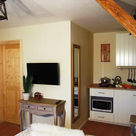 V Perine 特罗亚诺维采